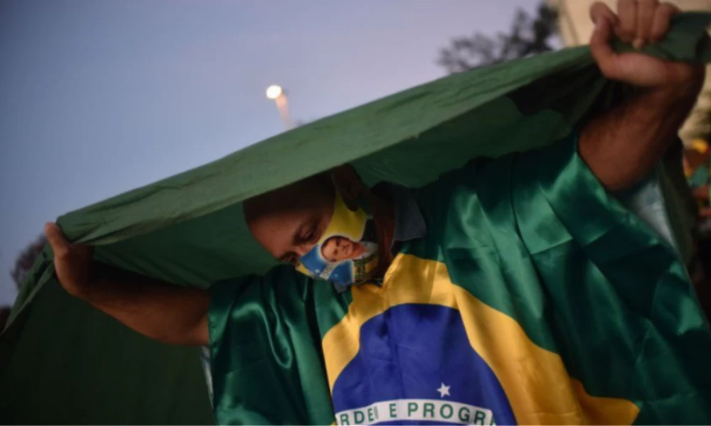 Βραζιλία: ''Ψυχρολουσία" με 1900 θανάτους μέσα σε 24 ώρες